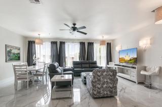 Breathtaking Condos Near French Quarter - 9