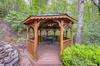Eagle's Nest Cabin! Mtn-View Decks & Hot Tub - 6