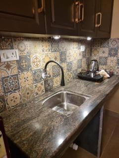 Luxurious 2 Bedroom Flat - 7