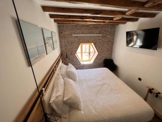 On the Square Suites - 6