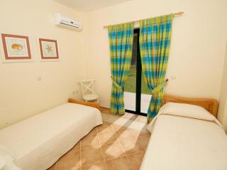 Dafni (2 bedrooms, sleeps 4) - 4