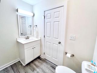 Saltwater Adjacent Suites 107 queen 108 king - Surf City - 7