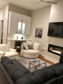 New Luxury Oxford Square Condo at Harrison Square - Oxford - 4