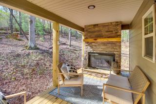 Modern Ellijay Cabin Rental with Outdoor Fireplace - Ellijay - 9