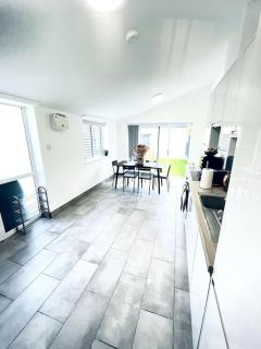 2 Bedroom Modern House in Cambridge city centre - 4
