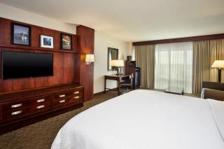 Holiday Inn University Plaza-Bowling Green by IHG - Bowling Green - 1