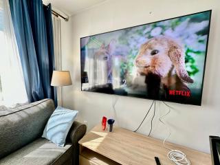 NEON 2 - fast WiFi 70’TV Netflix HBO Max AppleTV+ - Varsavia - 5
