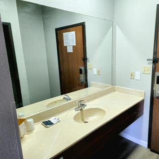 Budget Inn, Hwy 41 - 6