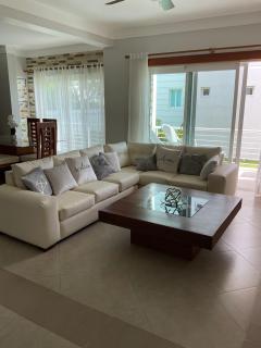 Charming 2 Bedroom Condo - 4