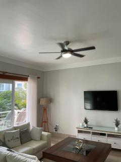 Charming 2 Bedroom Condo - 6