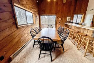 Spacious Mountain Retreat - 5