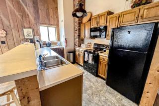 Spacious Mountain Retreat - 3