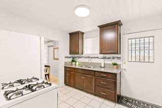 Relaxing, Cozy, Private Home, Large Front Yard - El Monte - 9