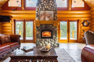 Gem by Manning Park: Luxury Loghouse “Ravenloft” - 8