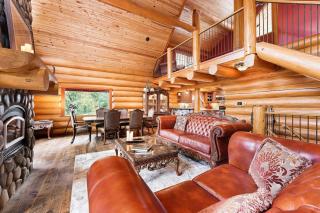 Gem by Manning Park: Luxury Loghouse “Ravenloft” - 7