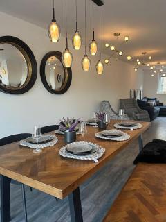 Outstanding 4-Bedroom Town House By Valore Property Services - 4