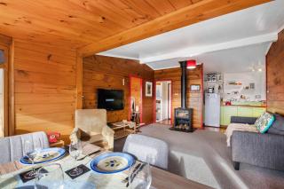 Lakeside Lookout - Lake Tarawera Holiday Home - Lake Tarawera - 6
