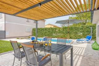 Villa Lana with Private Pool - Kirmenjak - 3