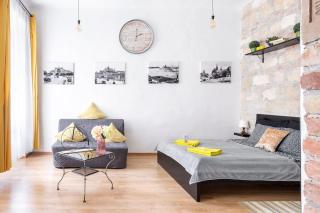 Vintage Style Cozy Downtown Apartment. - 4