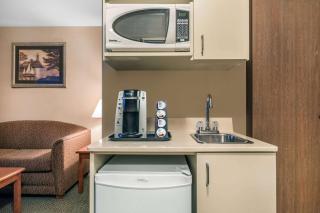 Ramada by Wyndham Clairmont/Grande Prairie - Clairmont - 2