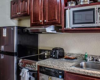 MainStay Suites Coralville - Iowa City - Coralville - 7