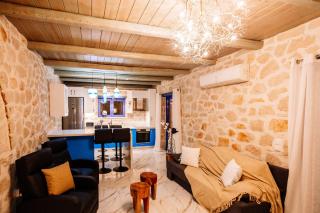 Villa Rosemarie - Luxurious Villa with Pool Just Steps Away from the Sea - Psarou - 9