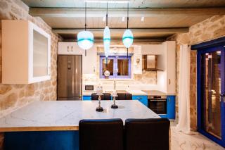 Villa Rosemarie - Luxurious Villa with Pool Just Steps Away from the Sea - Psarou - 7