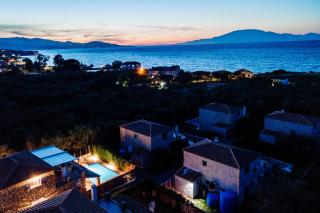 Villa Rosemarie - Luxurious Villa with Pool Just Steps Away from the Sea - Psarou - 8
