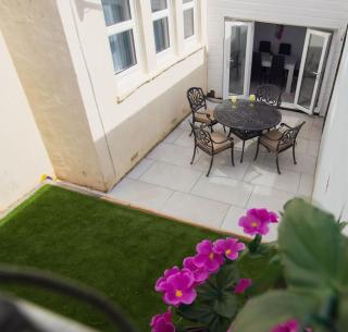 The Courtyard, 30 Seconds to Sea By Air Premier - Seaford - 1