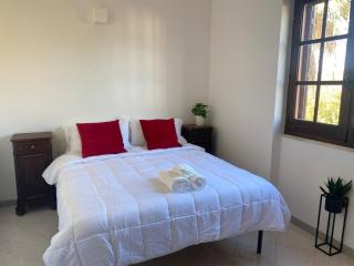 Lovely home 5 min walk to the beach, 3 bedrooms ample outdoor relax and WIFI - Santa Luria - 4