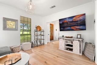 50 Acre Countryside Haven With Hiking Trails, Fossils, Pickleball Court, Basketball, Arcade, In-Ground Trampoline, Pool and Jacuzzi residence - Glen Rose - 2