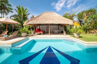 Elsies Villa - With Cook, Butler, Private Gym and Pool Table - Canggu - 1