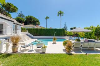 Modern villa with Heated Pool & BBQ Next to the Beach - Marbella - 3