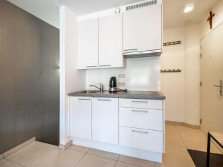 Duplex near Zeedijk & Center with Sunny Balcony - 7