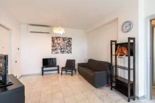 Beachfront Luxurious Newly Built 2-Bed Flat with Stunning Sea Views & Terrace - 6