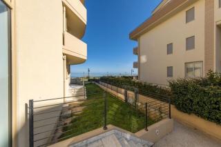 Beachfront Luxurious Newly Built 2-Bed Flat with Stunning Sea Views & Terrace - Roseto degli Abruzzi - 3
