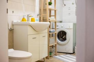 Dr. Jo~ 2 bedroom apartment with free parking ~ - 1