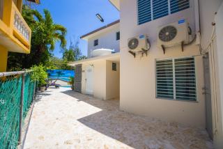 Chris Guest House - 9