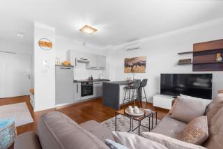 Luxury NEW apartment with private garden near the beach! - 6