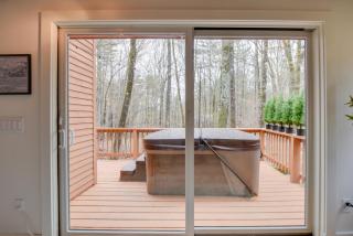 North Conway Townhome with Private Hot Tub and Deck! - North Conway - 4