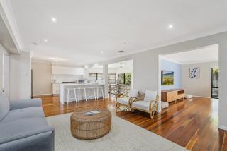 Heated Pool, Beach Side Entetainer, Sleeps 18 - Umina - 1