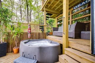Waterfront Ozarks Home with Hot Tub, Bar and Dock - Rocky Mount - 0