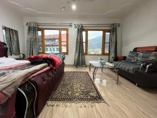 Hotel Crescent - Srinagar - 2