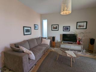 Comfortable 2-bedroom Apartment with balcony & port view - Adamas - 6