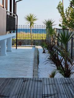 OASIS BEACH HOUSE - 3