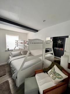 Sandy feet retreat - 3