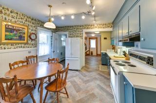 Charming Pet-Friendly Vacation Rental w/ Backyard! - 9