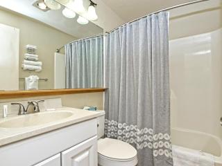 Lakefront Bungalow With Community Poolhot Tub #8 - Lakeway - 2