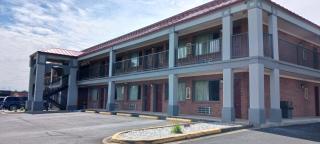 Red Roof Inn & Suites Scottsboro - 6