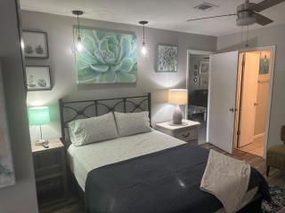 Destin-y 30A Beach Retreat Self Checkin - Huge Private Backyard Deck with Outdoor Shower - Santa Rosa Beach - 0